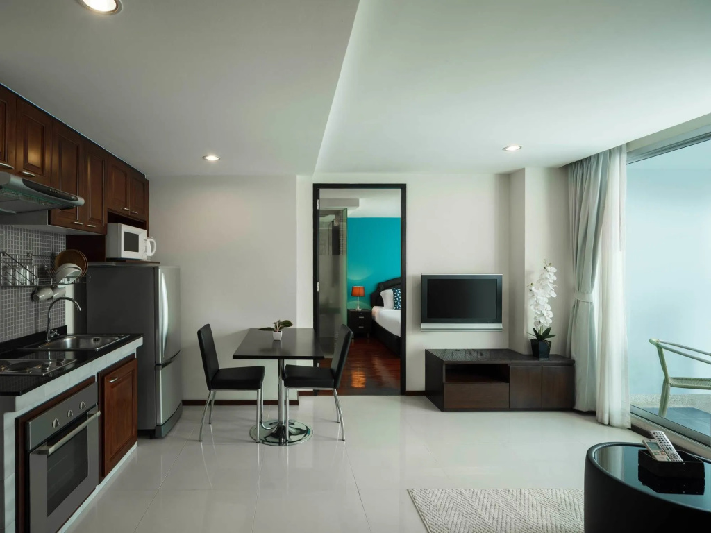 Silom Lofts Hotel — фото