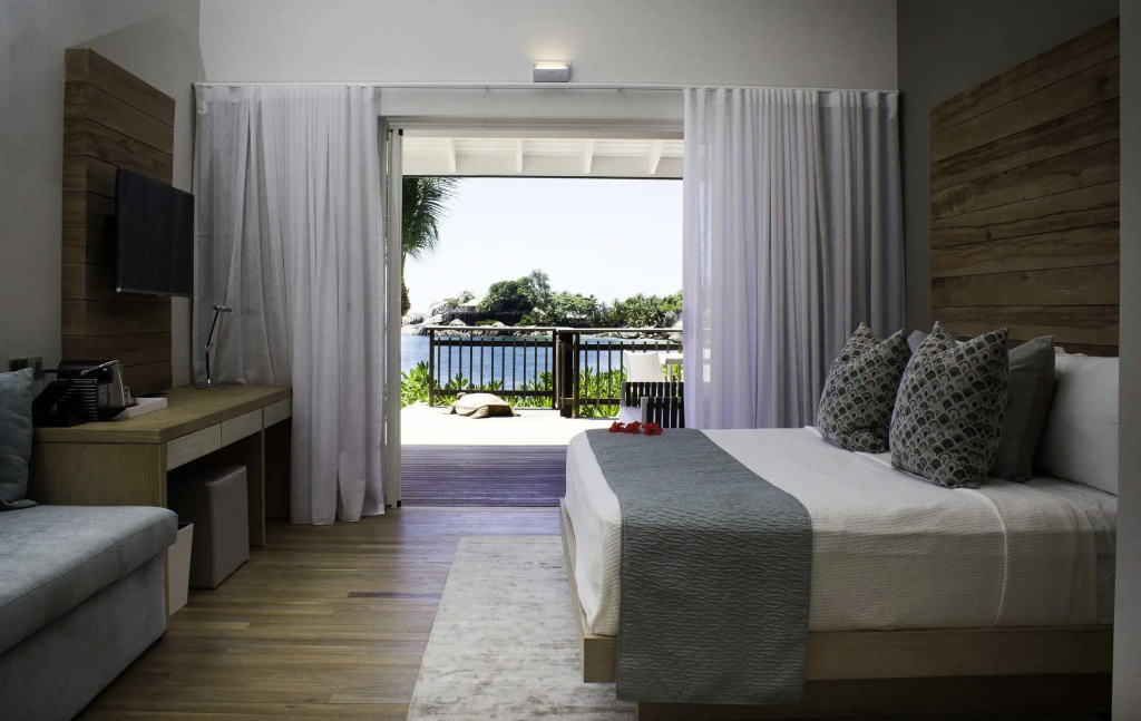 Carana Beach Hotel — фото