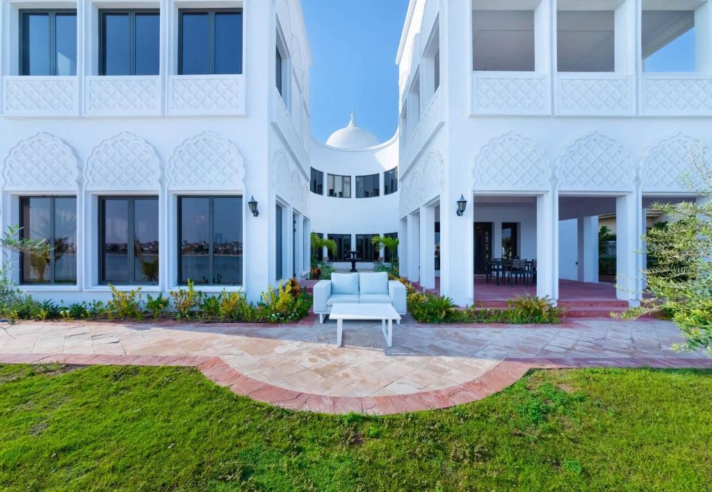 Maison Privee - 5 Star Villa w Private Pool and Beach on Palm Jumeirah