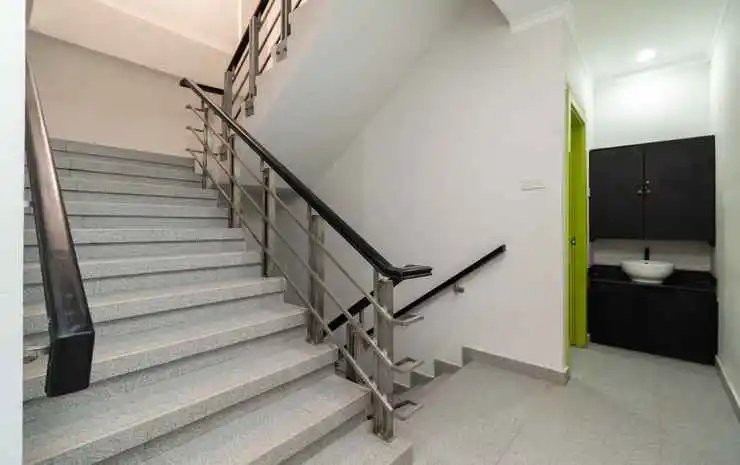 Urbanview Hotel Bizhome Artha Gading Boulevard by RedDoorz