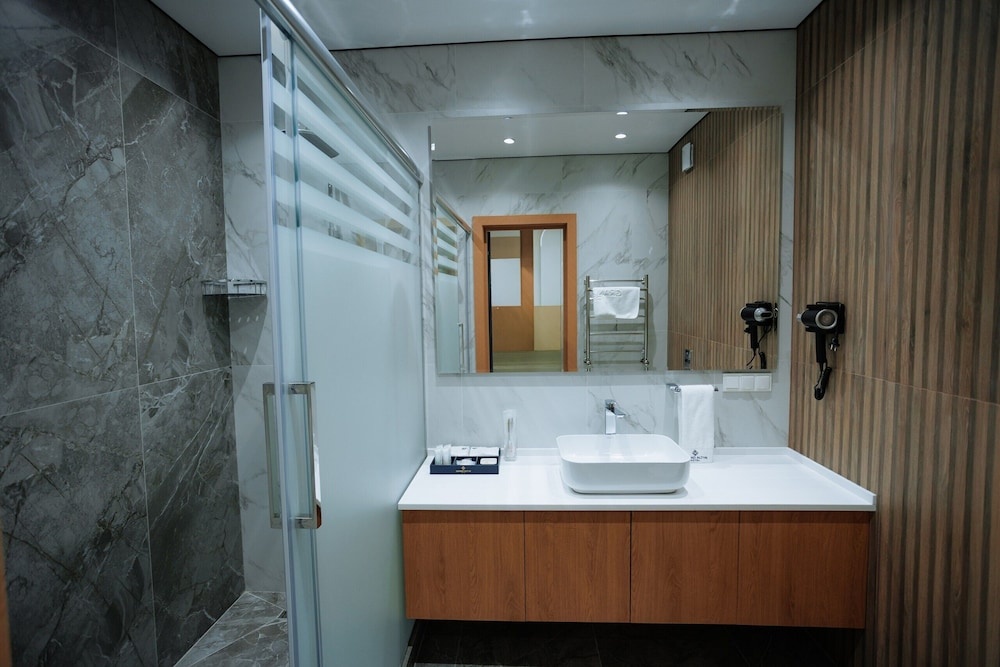 Люкс Luxury с видом на город в Grand Altyn Hotel