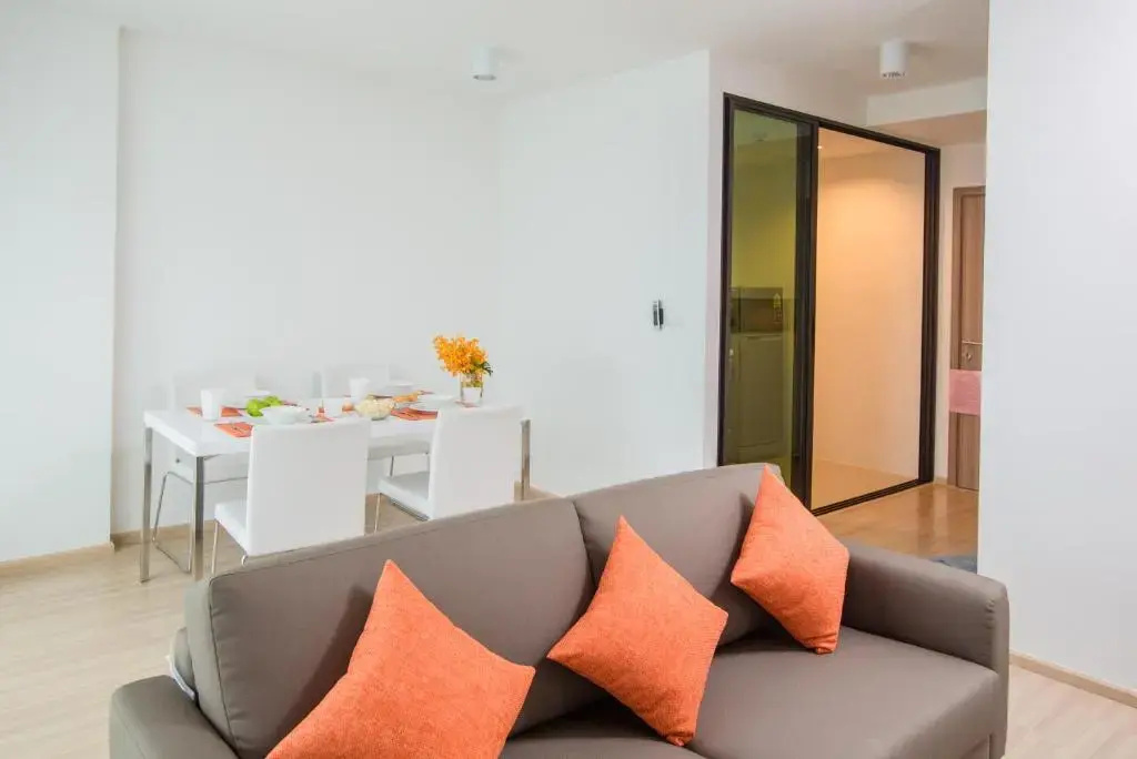 2 Bedrooms Apartment