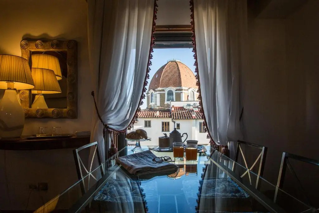 Panoramic Suite with city view