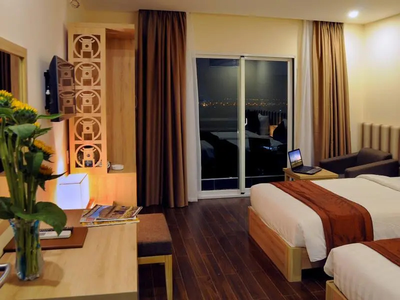 Deluxe Double room with balcony and with city view twin beds