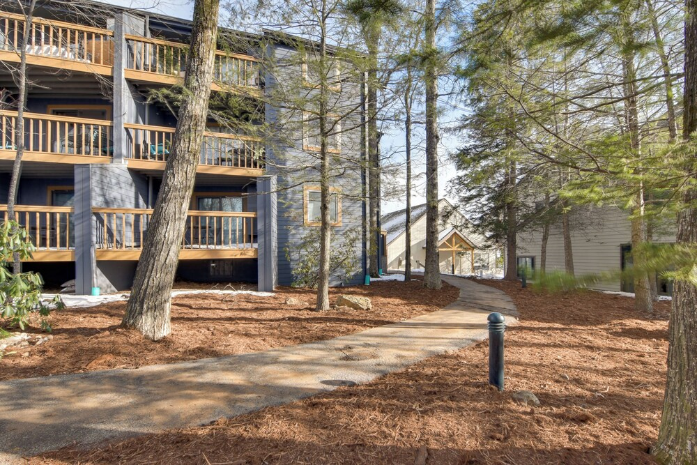 Ski-in Ski-out Wintergreen Condo w/ Balcony