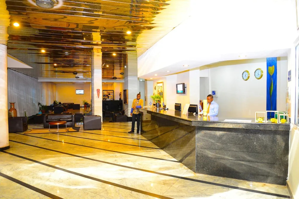 Golden Royale Hotel — фото 2