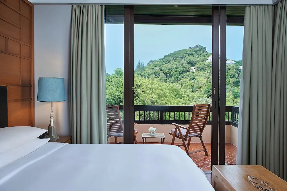 Семейный люкс с 2 комнатами seafront двуспальная кровать в Renaissance Koh Samui Resort & Spa