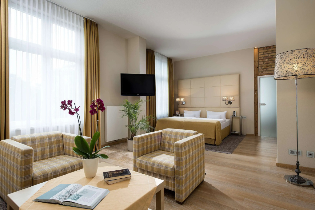 Double Suite (full double bed)