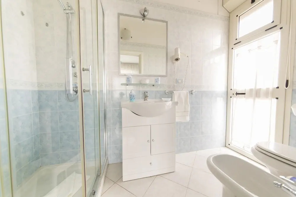Standard Double room with sea view (full double bed)