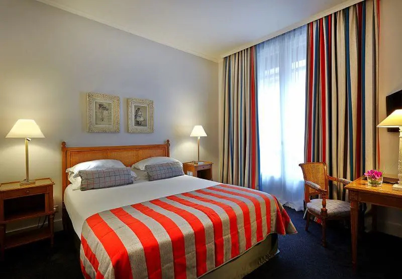 Royal Hotel Paris Champs Elysées 45