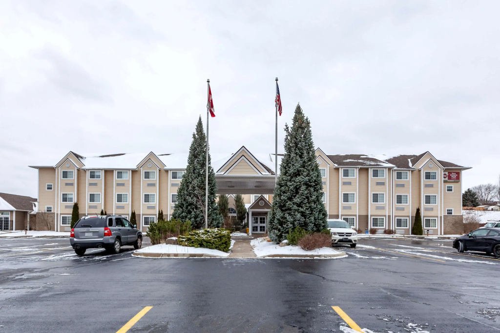 Best Western Plus Woodstock Inn & Suites - 3