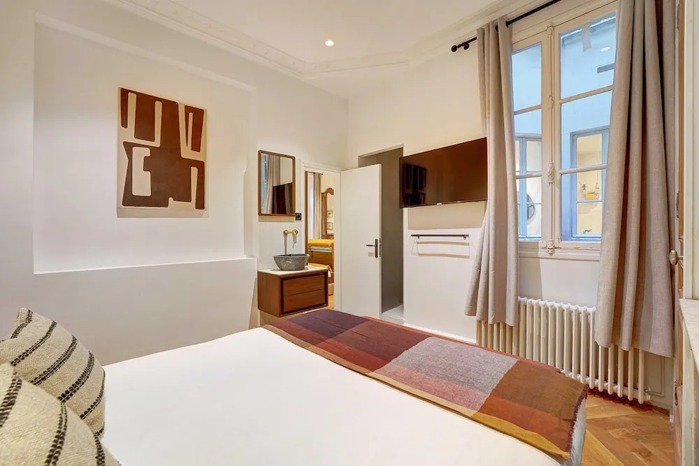 Afficher la photo 8 — Charm and Elegance for 8p/3br - Grands Boulevards