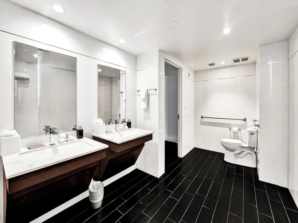 Double Suite with balcony (full double bed)