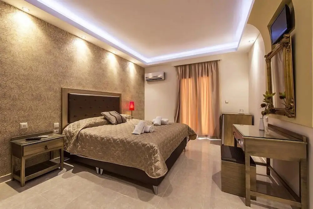 Superior Double room with balcony (full double bed)