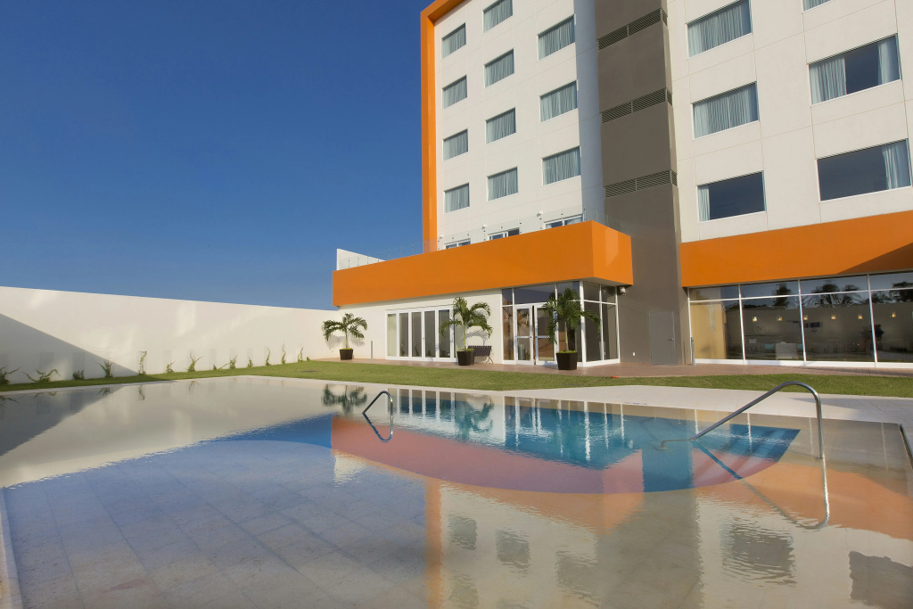 Hampton Inn & Suites by Hilton Paraiso