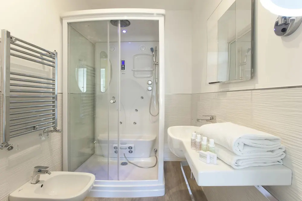 Deluxe Double room (full double bed)