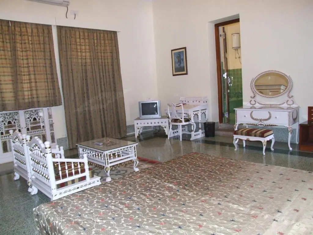 Deluxe Double room (full double bed)