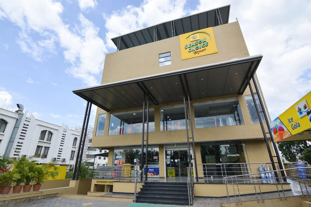 Hotel Season Choice By OYO Rooms