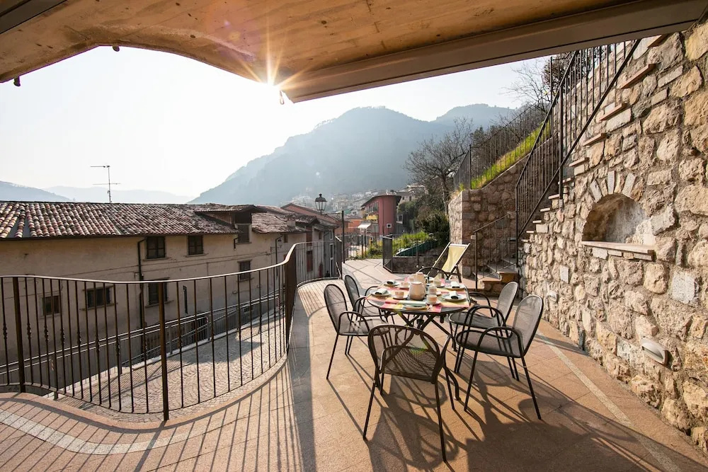 Casa Angiolina Lake Mountain View