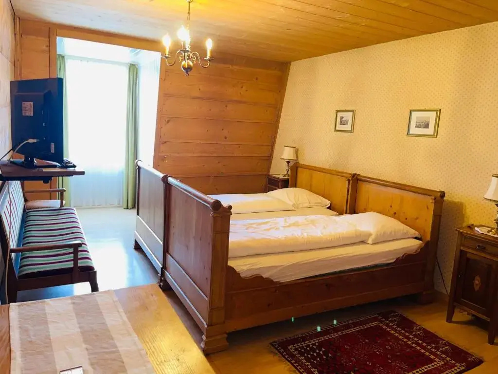 Deluxe Double room (full double bed)
