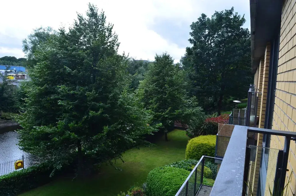 MetroStays - Riverside Apartment