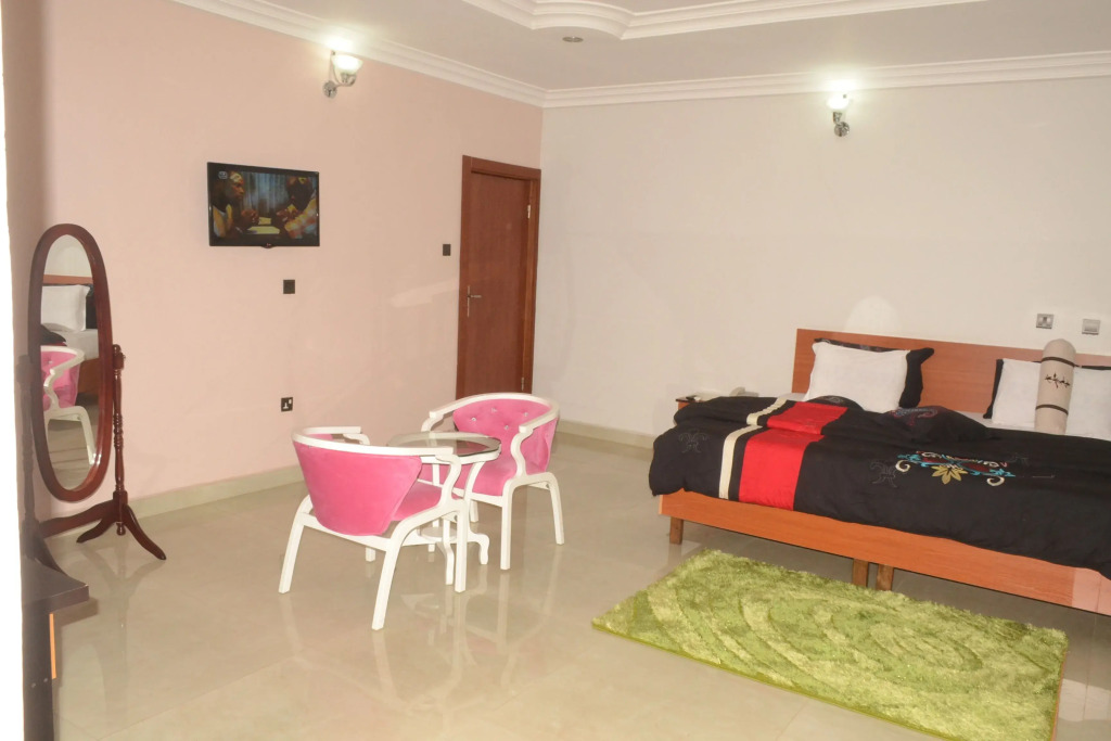 Nue-Crest Hotels And Suites — фото 3