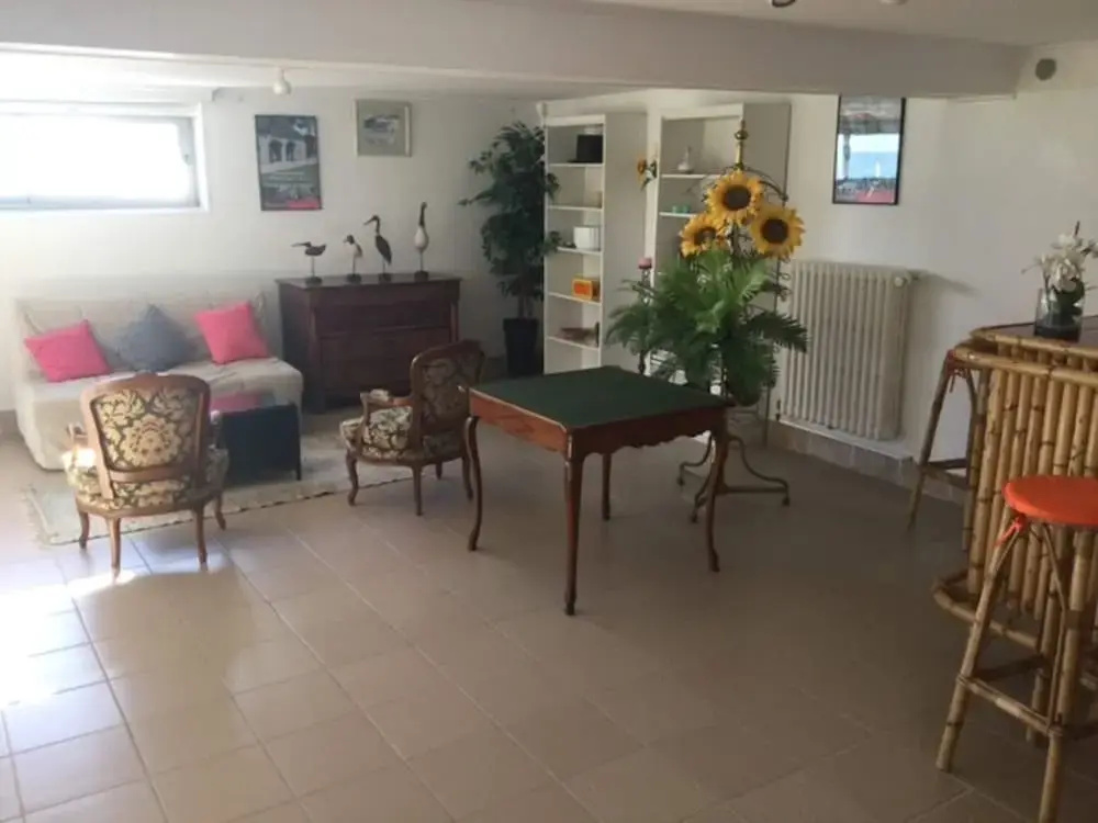 Afficher la photo 8 — 1-bedroom Apartment With View of Private Beach