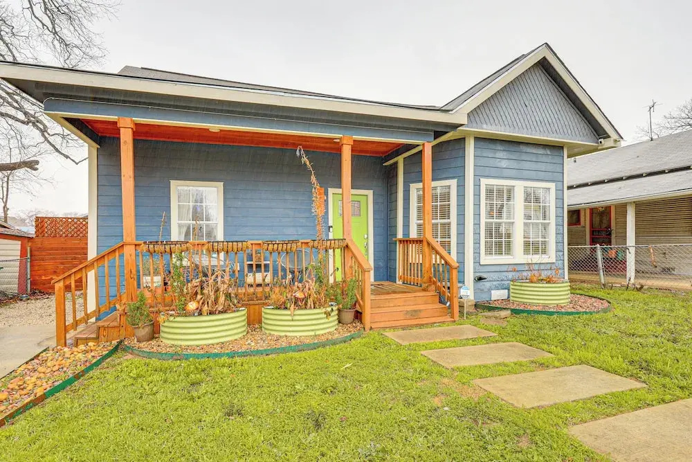 Artsy Bungalow w/ Yard in Dtwn San Antonio