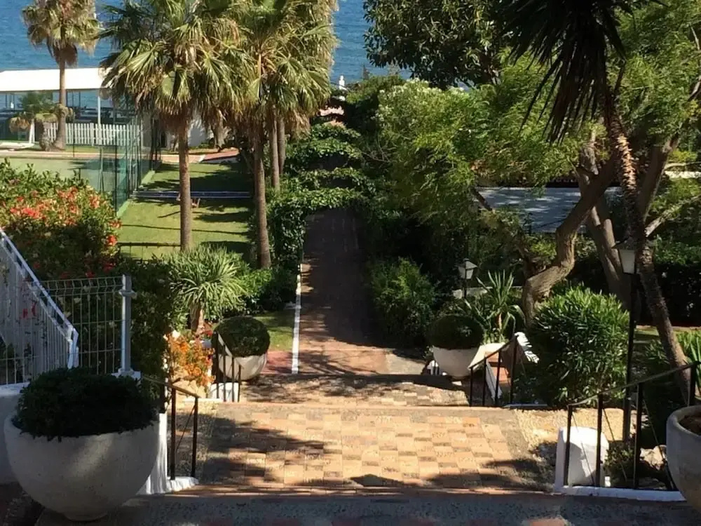 1st Line Beach, 2-bed Apartment in Calahonda