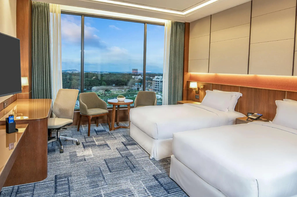 Standard Double room with lake view (twin beds)