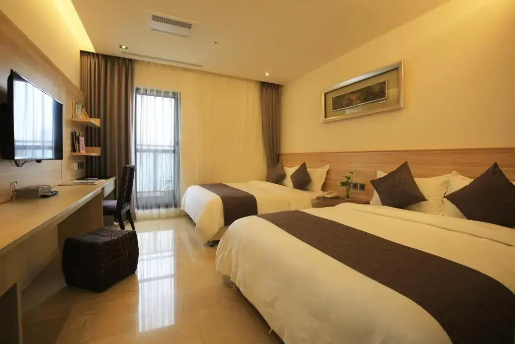 Standard Quadruple room with balcony