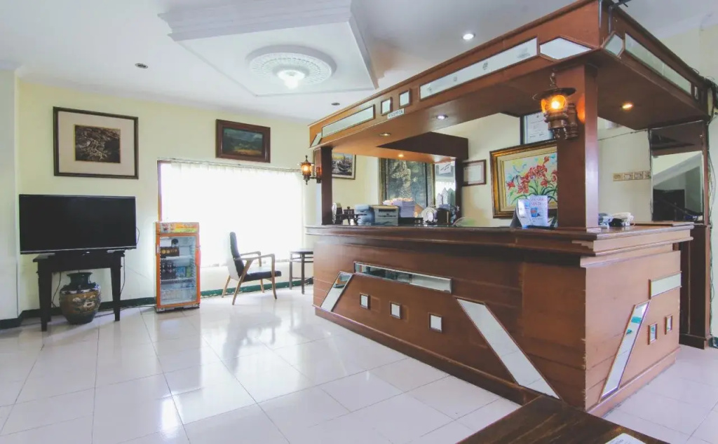 Lobby & Reception