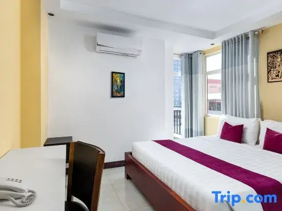 Deluxe Double room with balcony (full double bed)