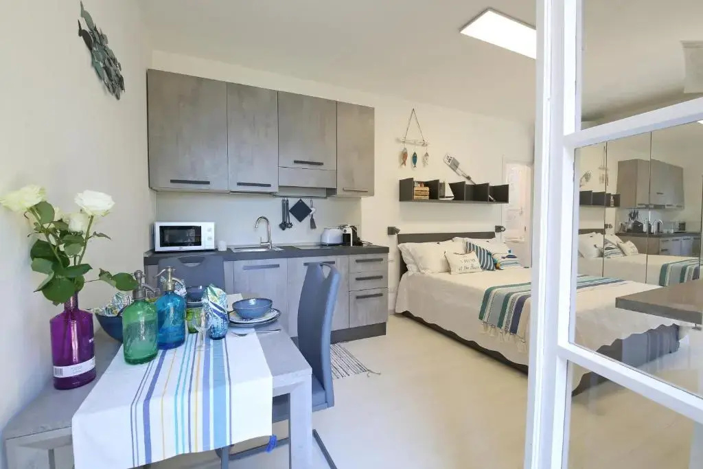 Apartment A lago, private beach and parking