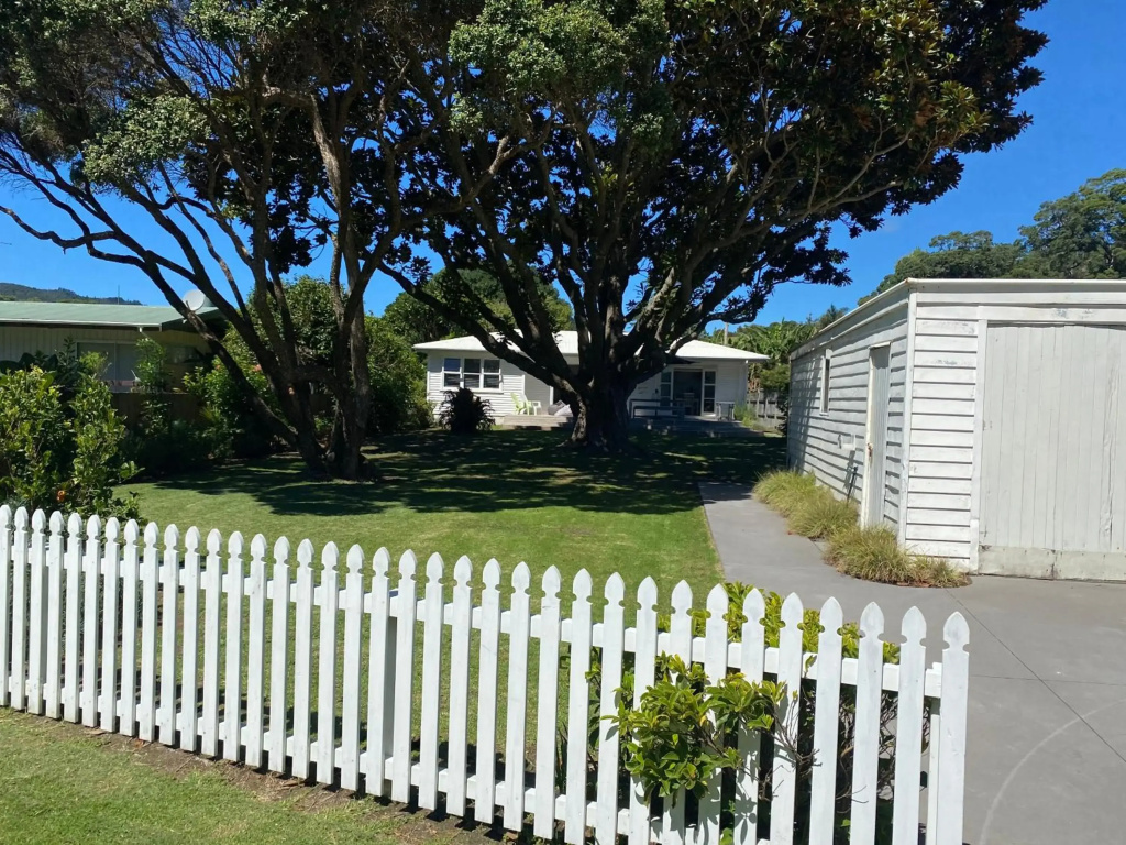 Magnolia Cottage - Kuaotunu Holiday Home