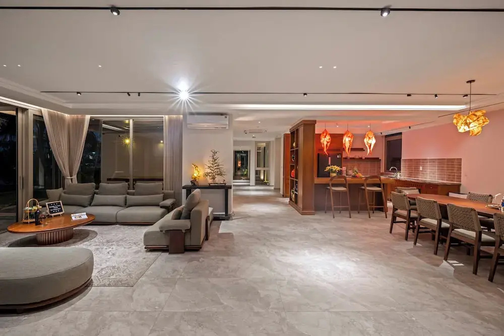 4 Bedrooms Villa