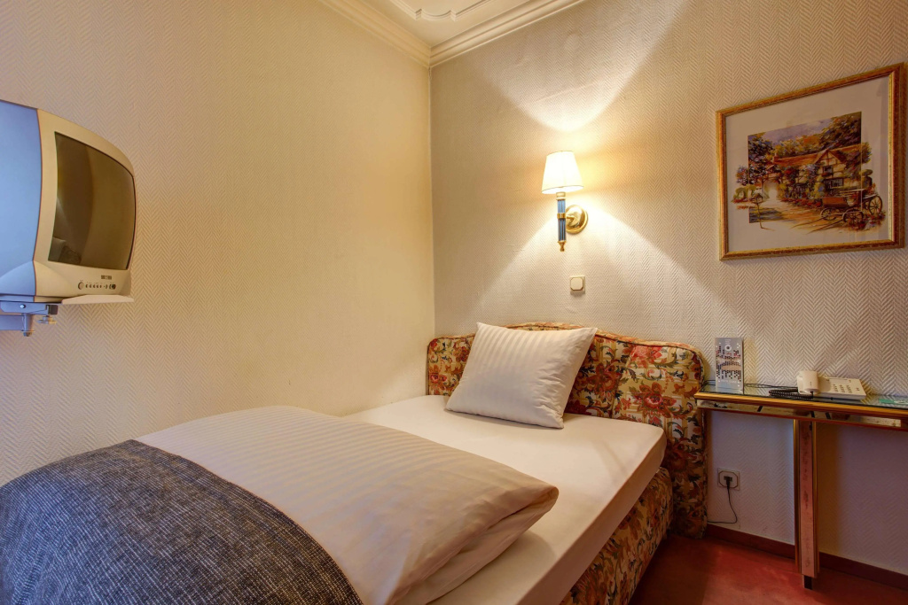 Centro Hotel Arde Koln, Trademark Collection by Wyndham — 3