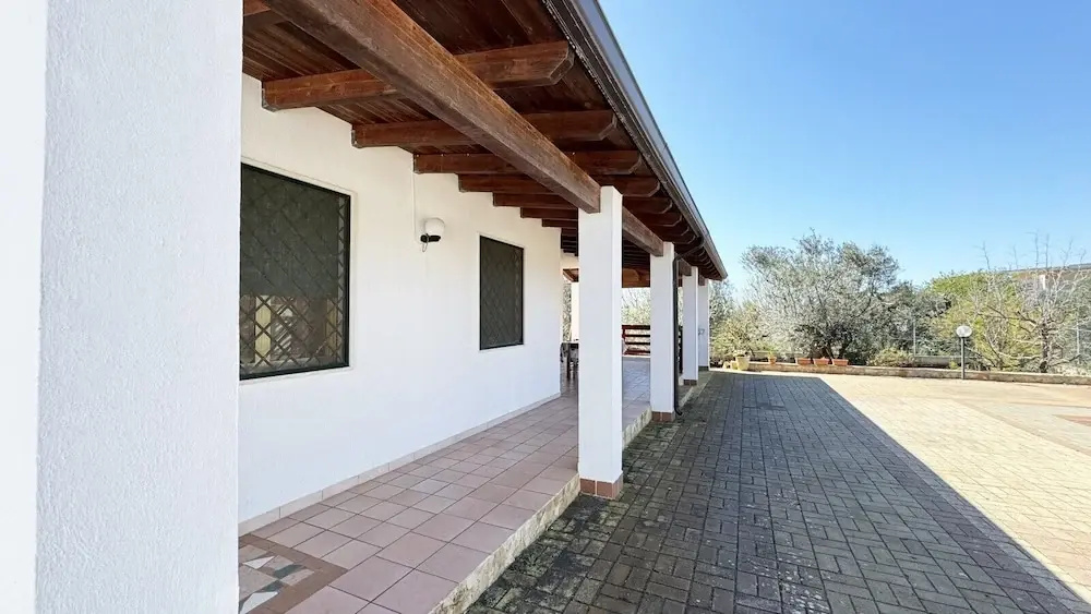 Villa Ulivo Sleeps 7 Garden Close to the sea