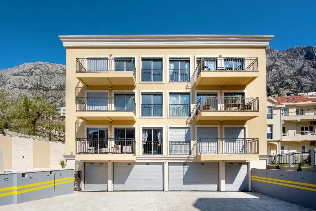 2MONTENEGRO LIMETA APARTMENTS with pool