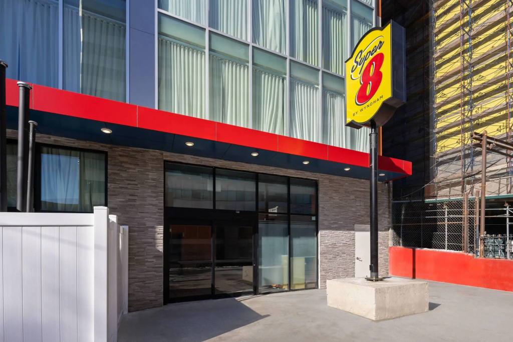 Super 8 By Wyndham Bronx Near Stadium — фото