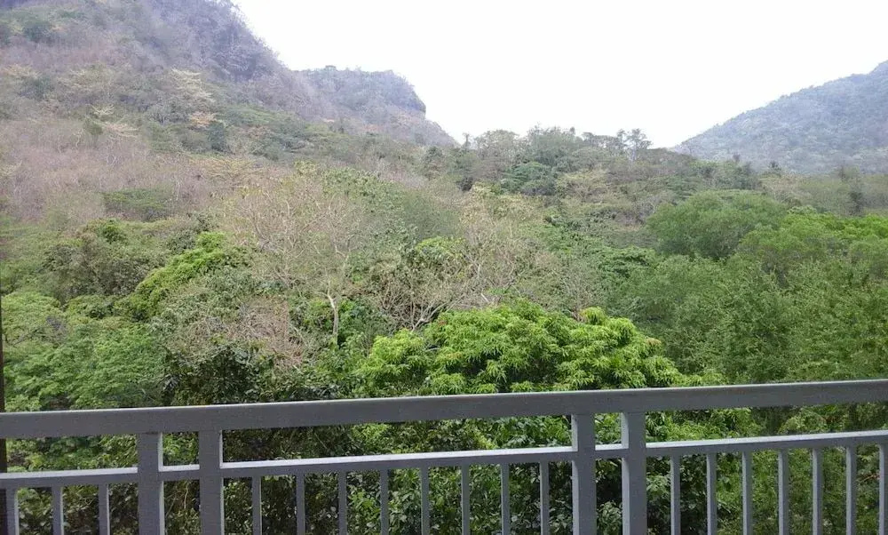 Pico de Loro Hamilo Coast Guest House
