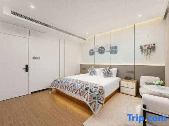 Luxury Double room (full double bed)