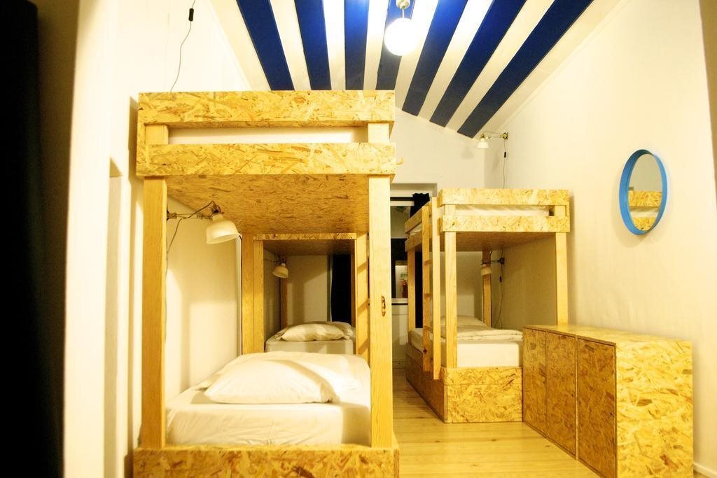 Goodnight Hostel by null