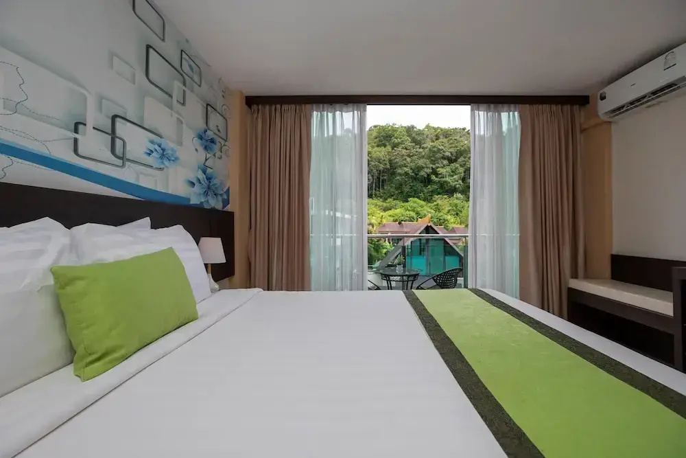 Deluxe Double room with balcony and with mountain view (full double bed)