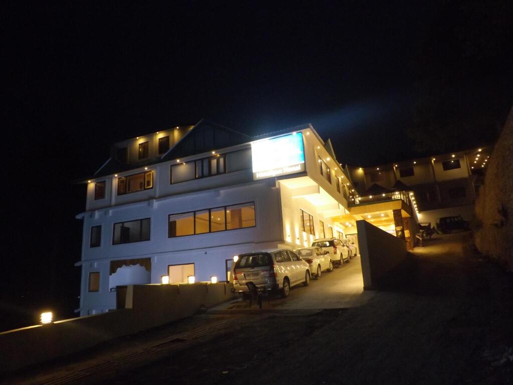 Himalyan Monal - Hotel exterior and amenities