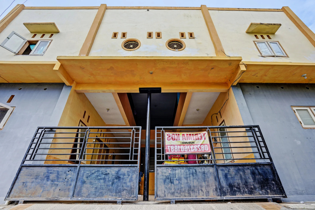 Hotel O Lili Kost SyariahNearKetapang Royal City
