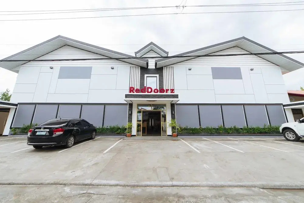 RedDoorz @ Colorado Street Angeles City