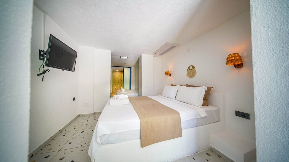 1 Bedroom Deluxe Quadruple room