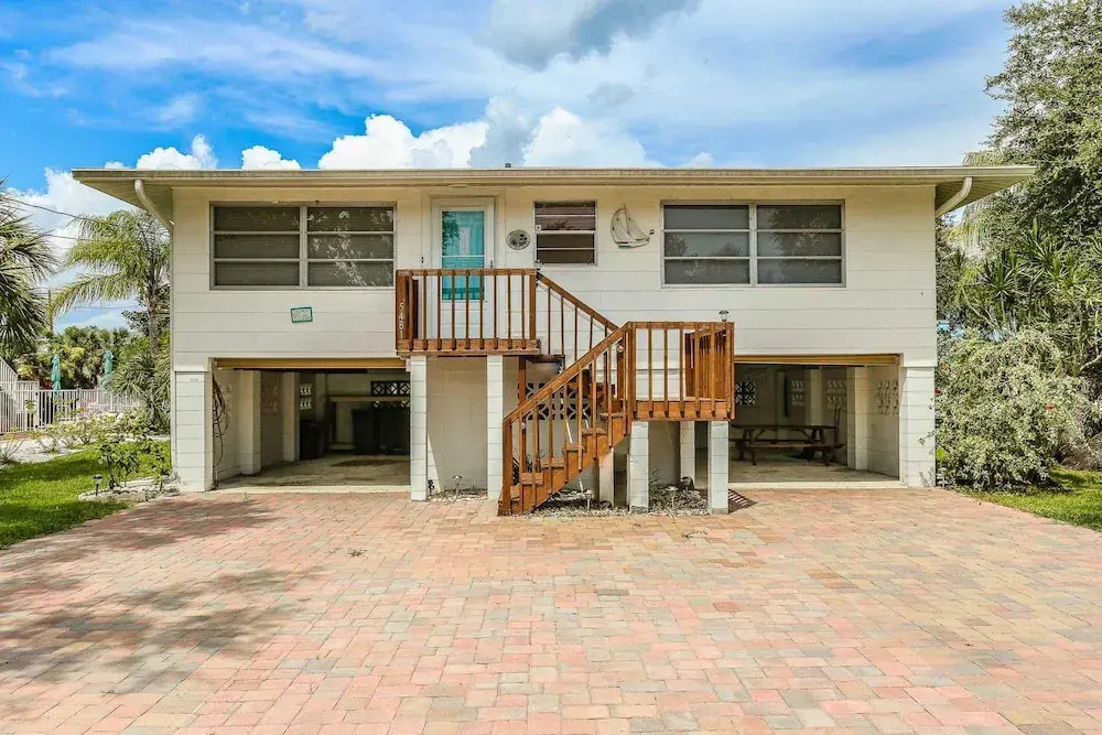 5481 Oak Ridge