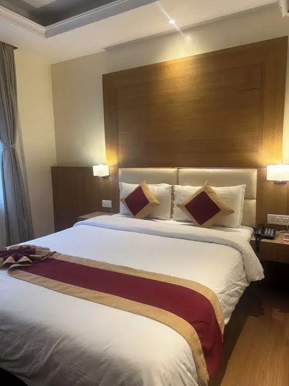 Deluxe Double room with city view (full double bed)